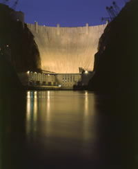 Photo of Hoover Dam at night.