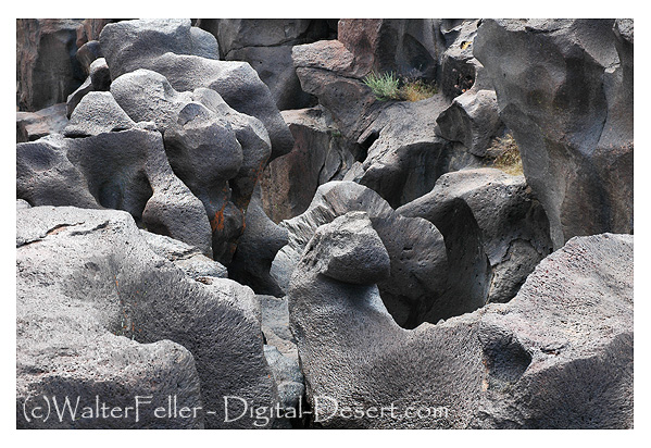 detail Fossil Falls photo